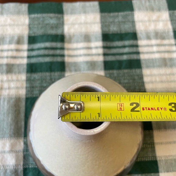 Chic Cream Vase - Picture 5 of 6